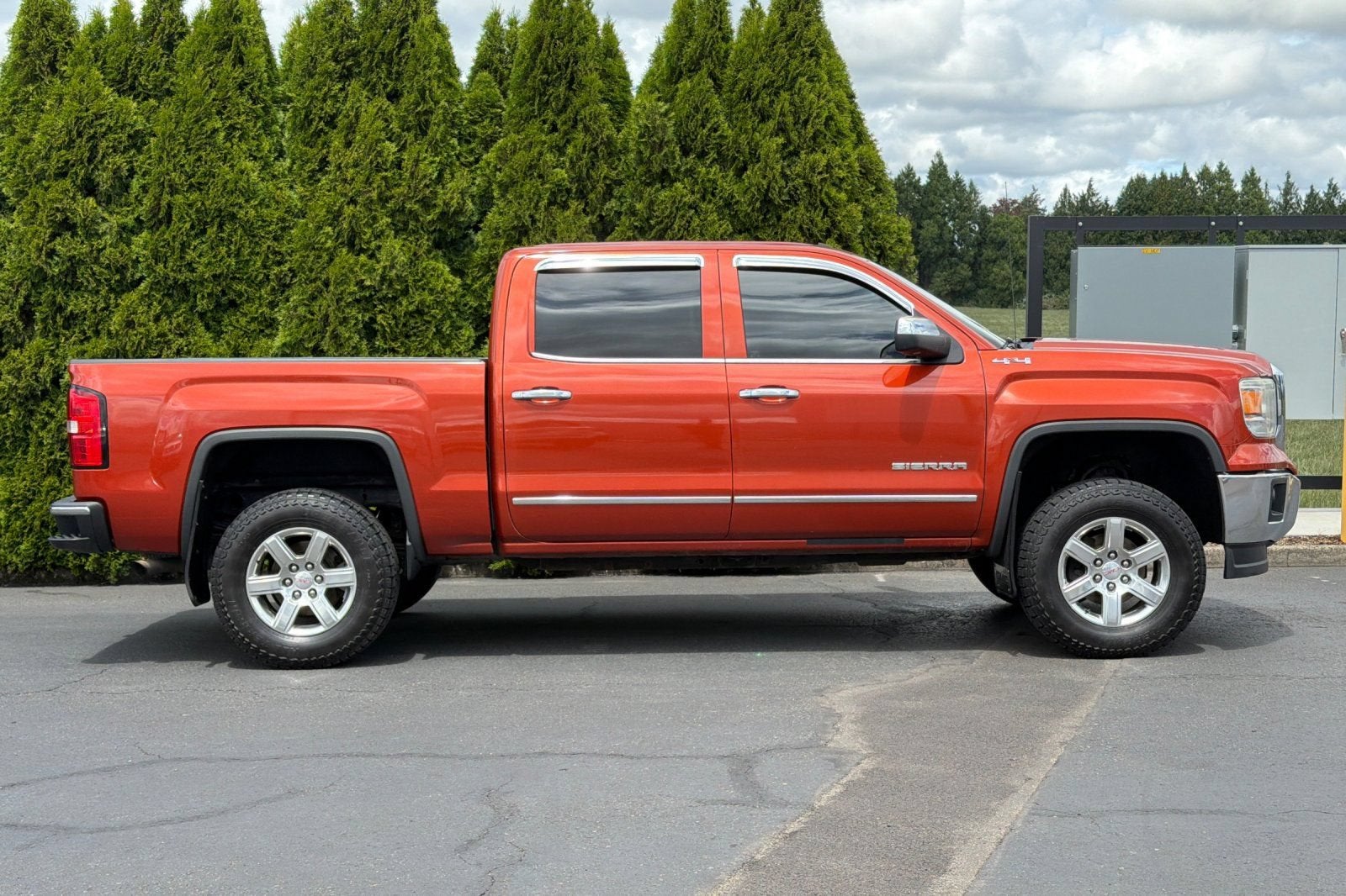 2015 GMC Sierra 1500 — rear three-quarter view