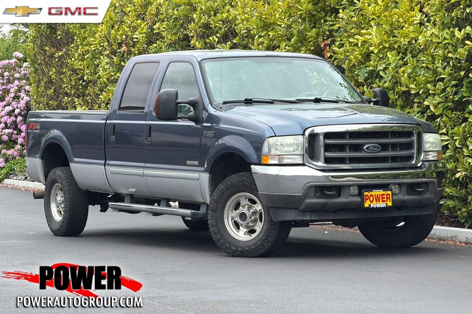 2004 Ford Super Duty F-350 SRW XL in Black — front three-quarter view