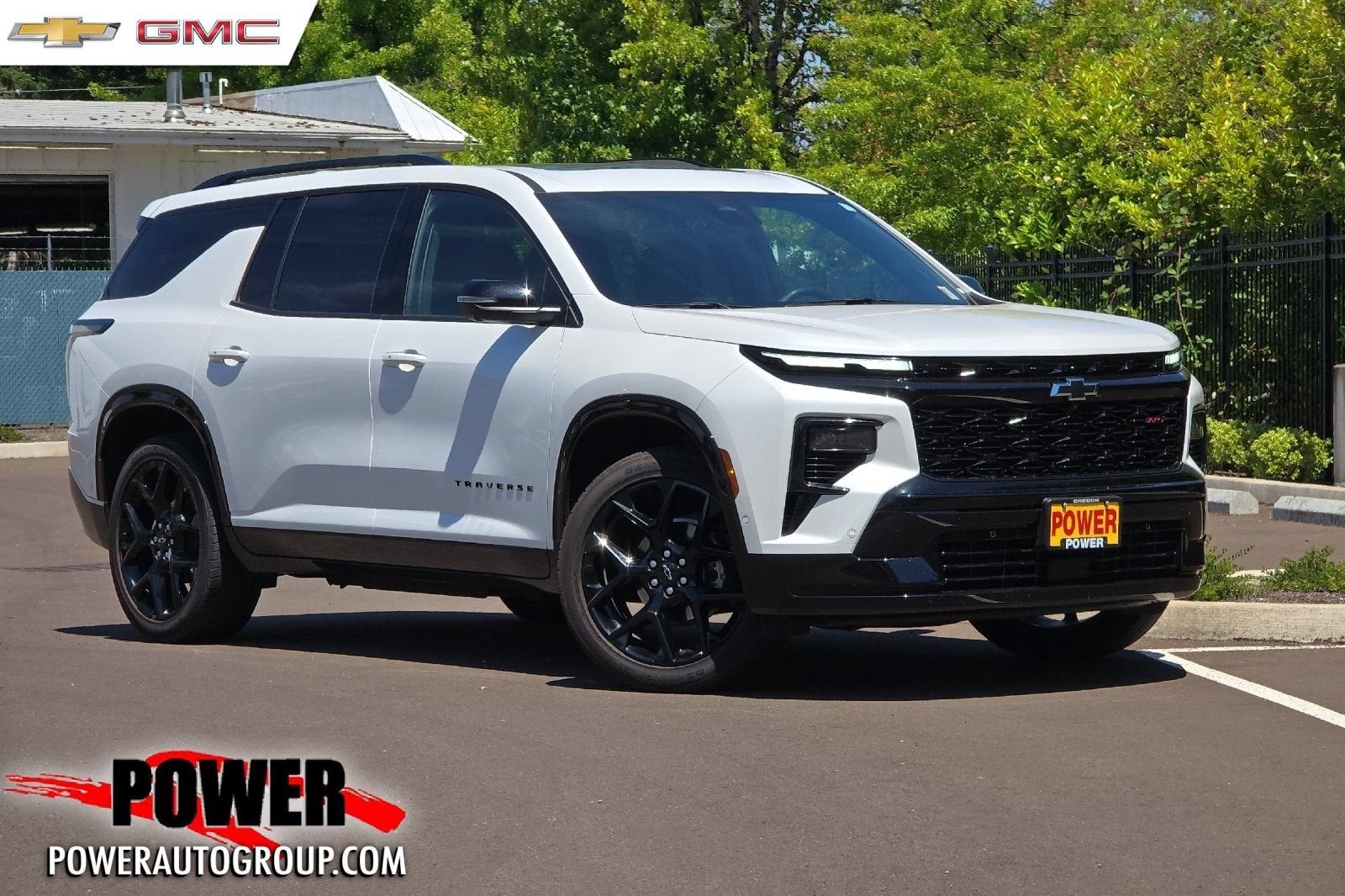2025 Chevrolet Traverse RS in Iridescent Pearl Tricoat — front three-quarter view