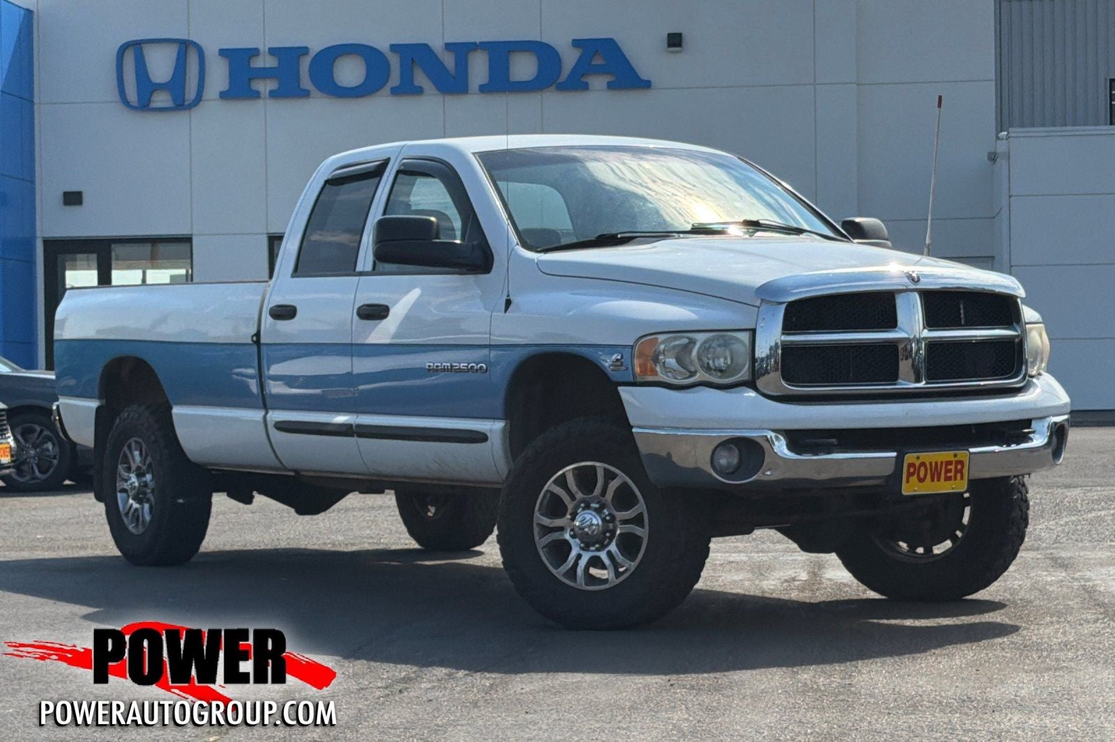 2004 Dodge Ram 2500 SLT in Bright White — front three-quarter view