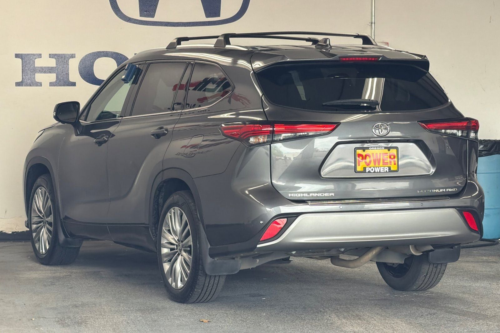 2023 Toyota Highlander — detail view