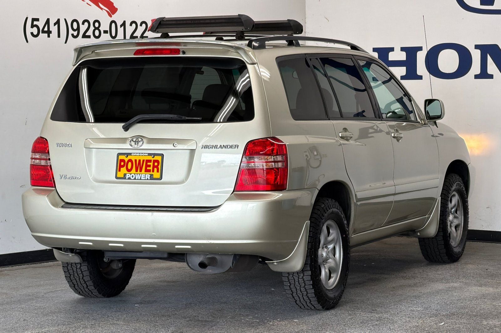2002 Toyota Highlander — rear three-quarter view