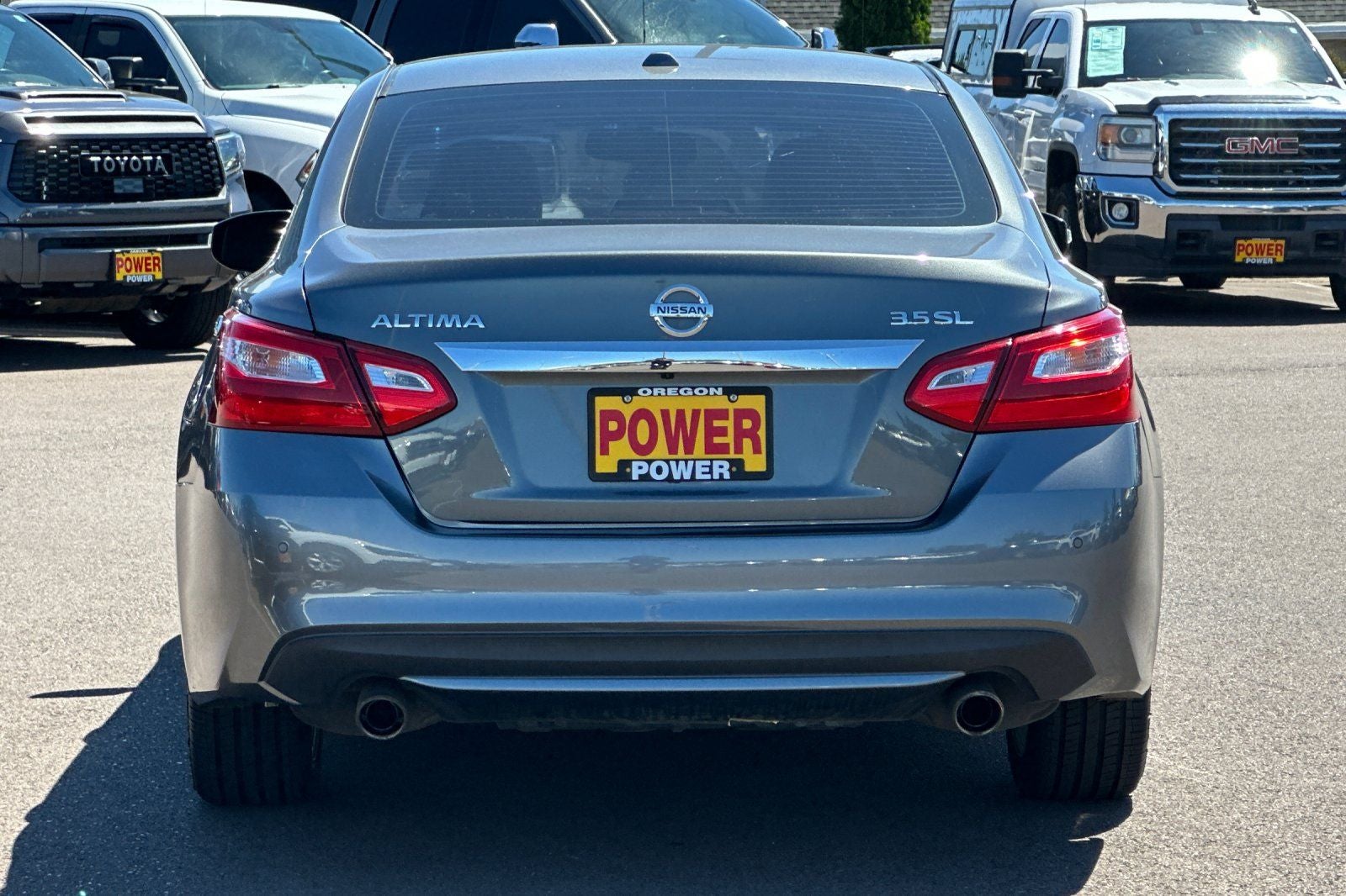 2017 Nissan Altima — detail view