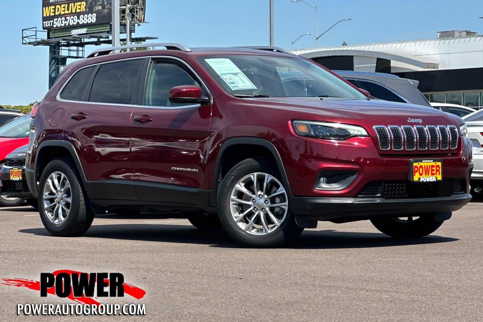 2019 Jeep Cherokee Latitude Plus in Velvet Red Pearlcoat — front three-quarter view