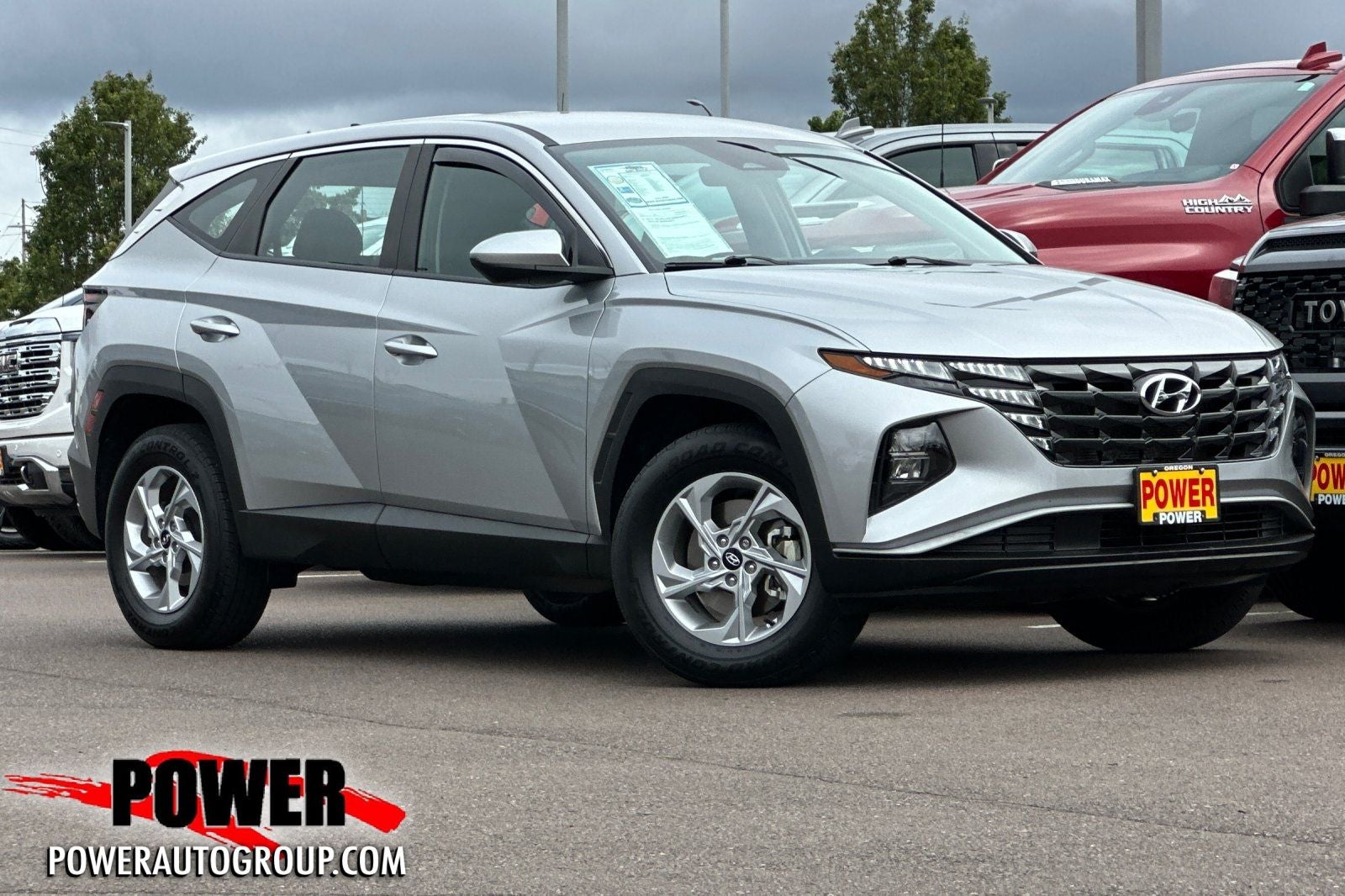 2024 Hyundai Tucson SE in Shimmering Silver — front three-quarter view